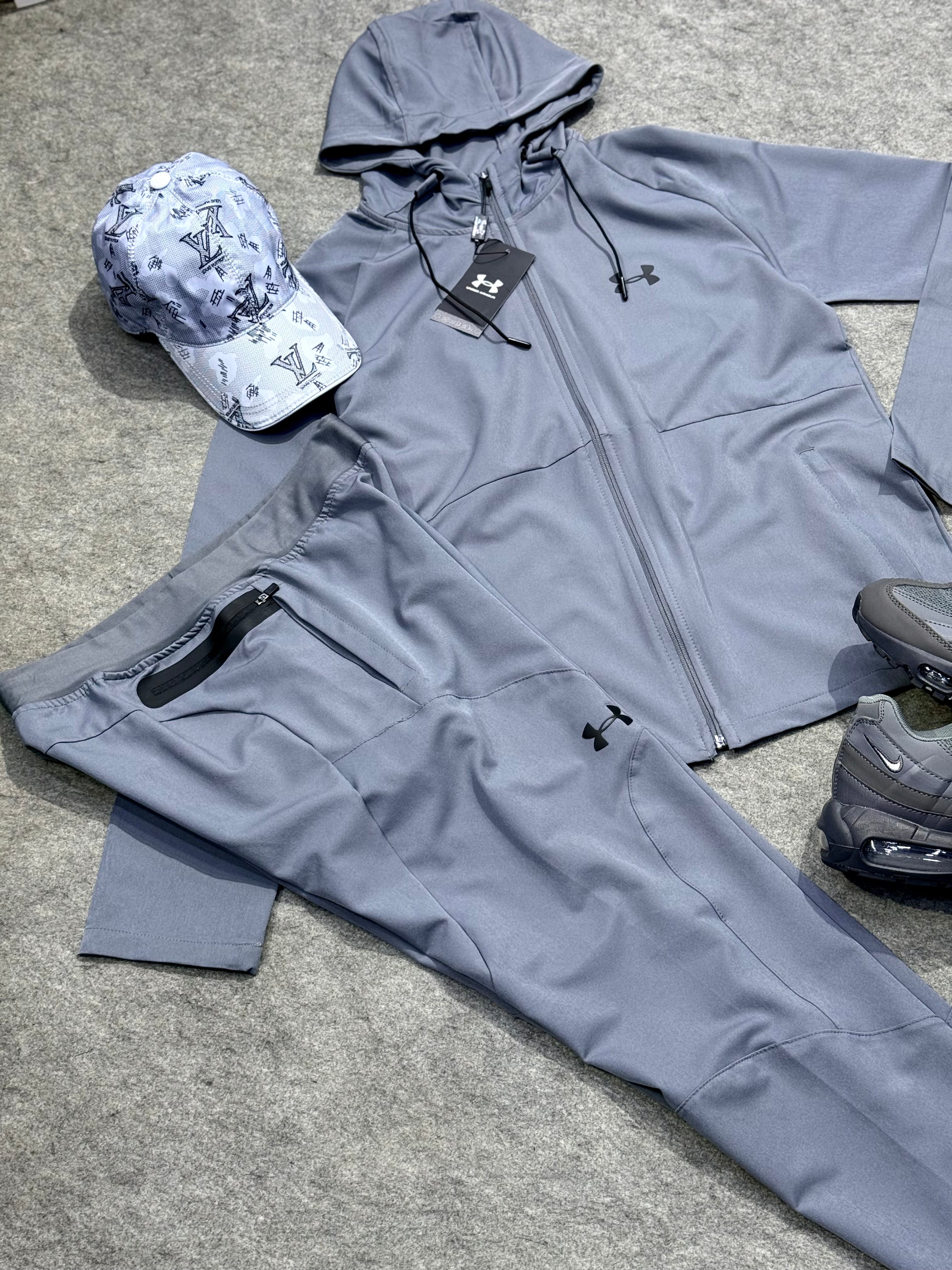 ENSEMBLE UNDER URMOUR