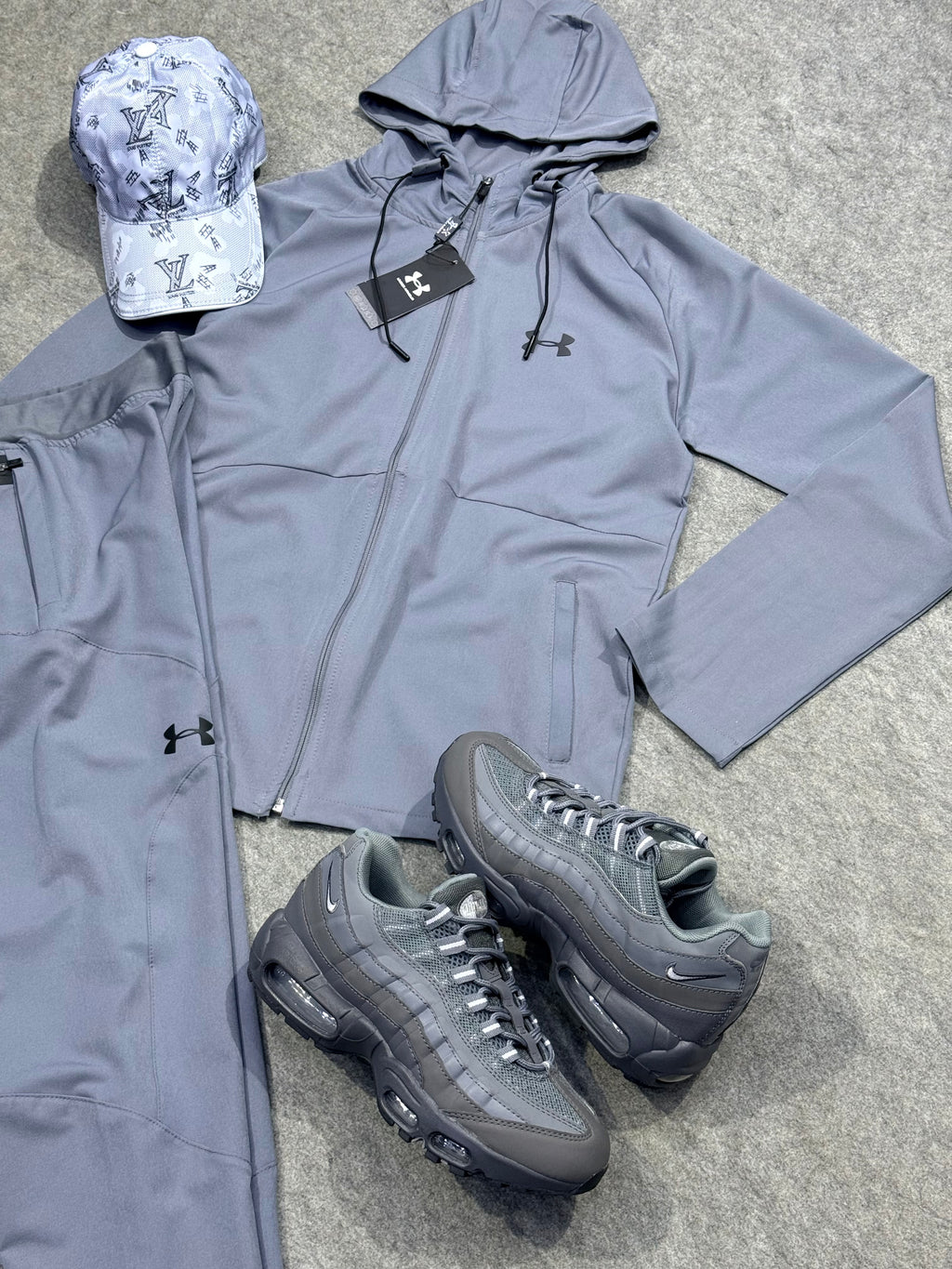 ENSEMBLE UNDER URMOUR