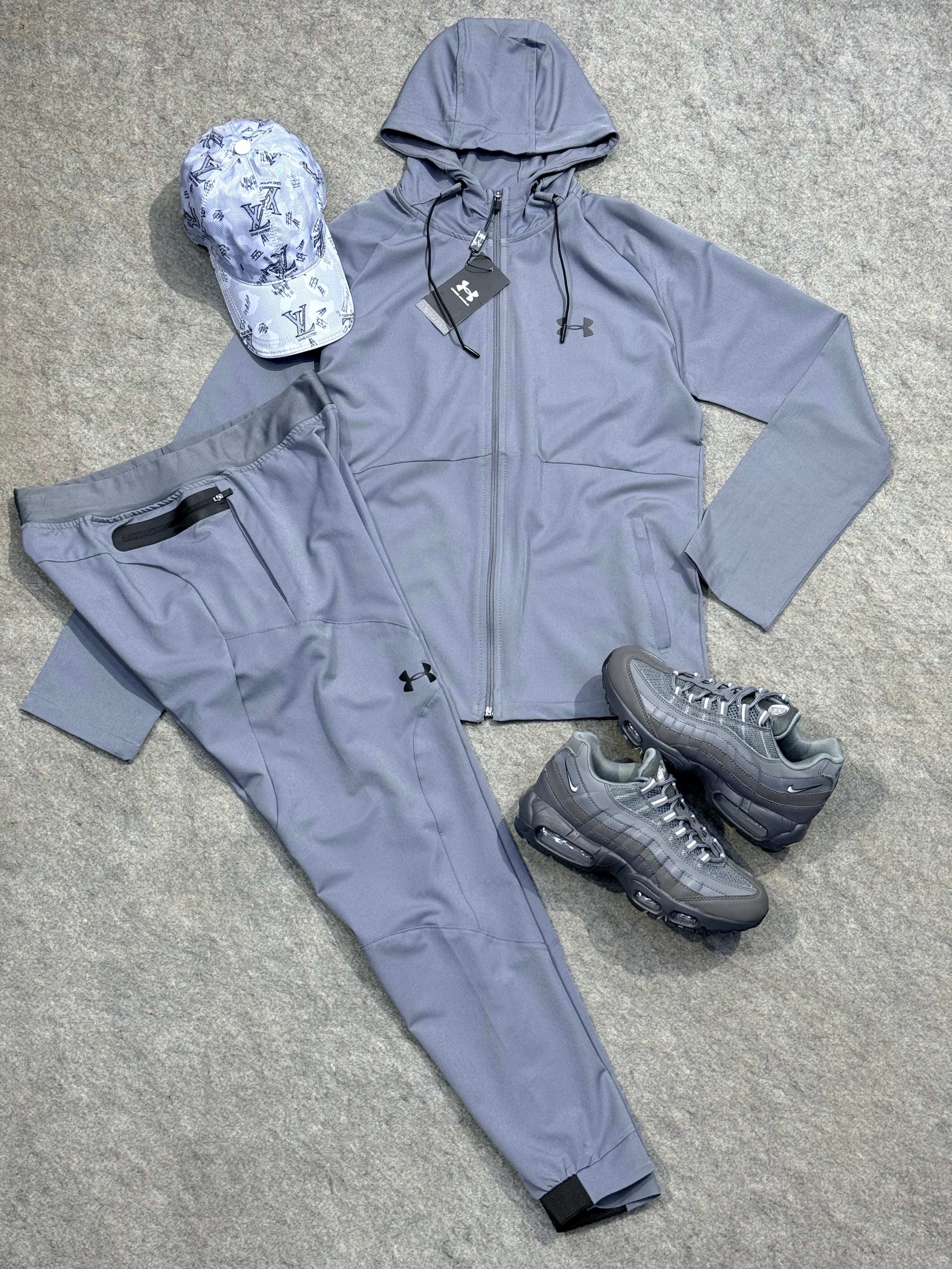 ENSEMBLE UNDER URMOUR