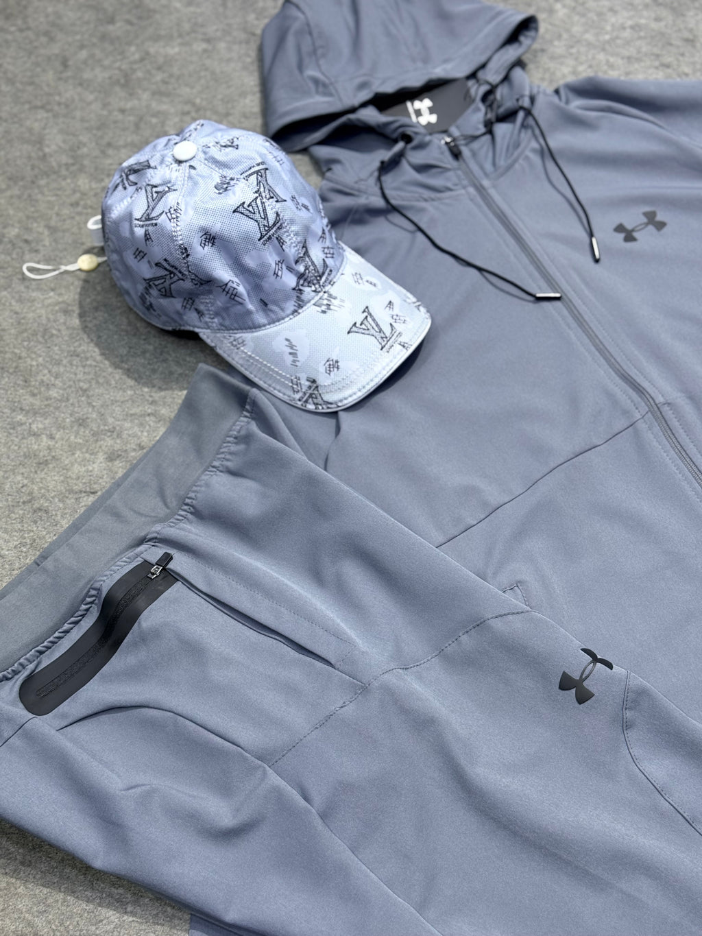 ENSEMBLE UNDER URMOUR