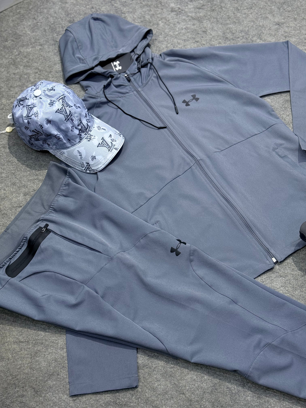 ENSEMBLE UNDER URMOUR